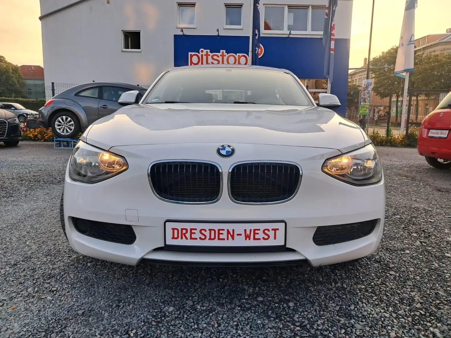 BMW 116 Baureihe 1 Lim. 5-trg. 116 i Weiß - 2