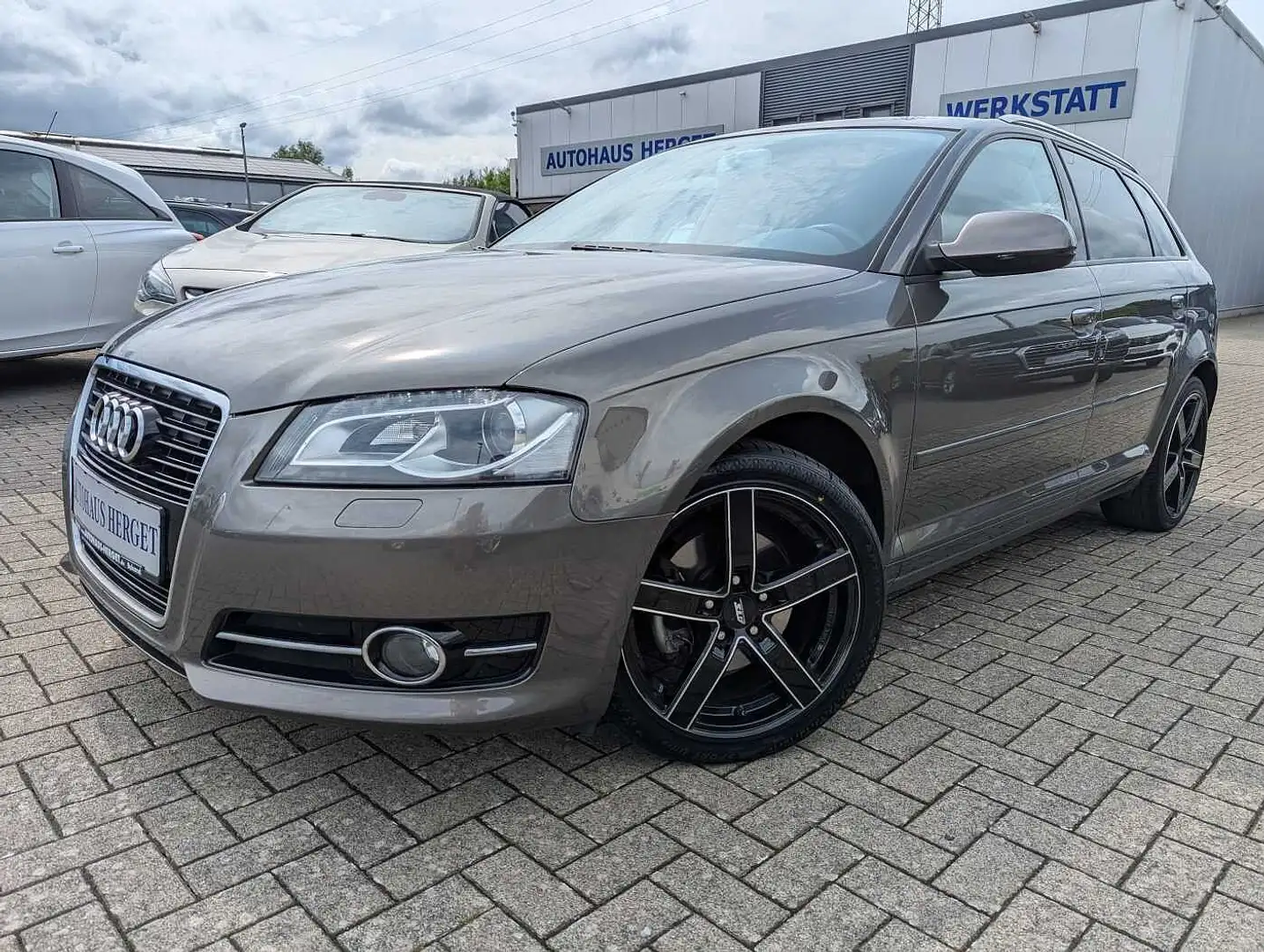Audi A3 Sportback 1.4 TFSI Ambition Leder/Xenon/Klimaautom Grijs - 1