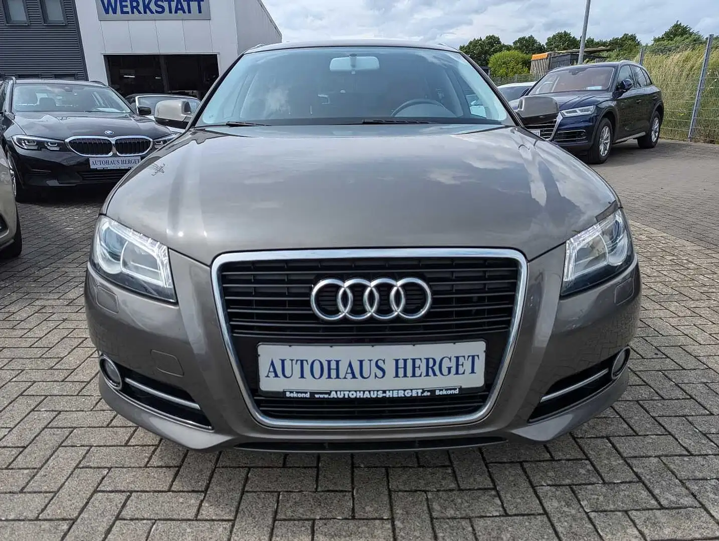 Audi A3 Sportback 1.4 TFSI Ambition Leder/Xenon/Klimaautom Grijs - 2