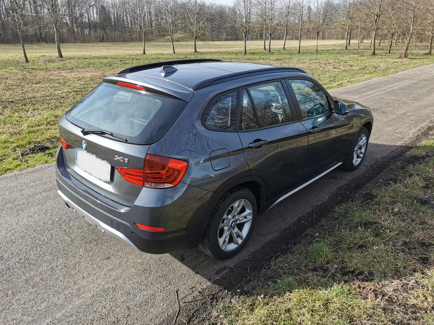 BMW X1 X1 xDrive18d Allrad,Navi,Pano,TÜV&Bremsen neu Grau - 2