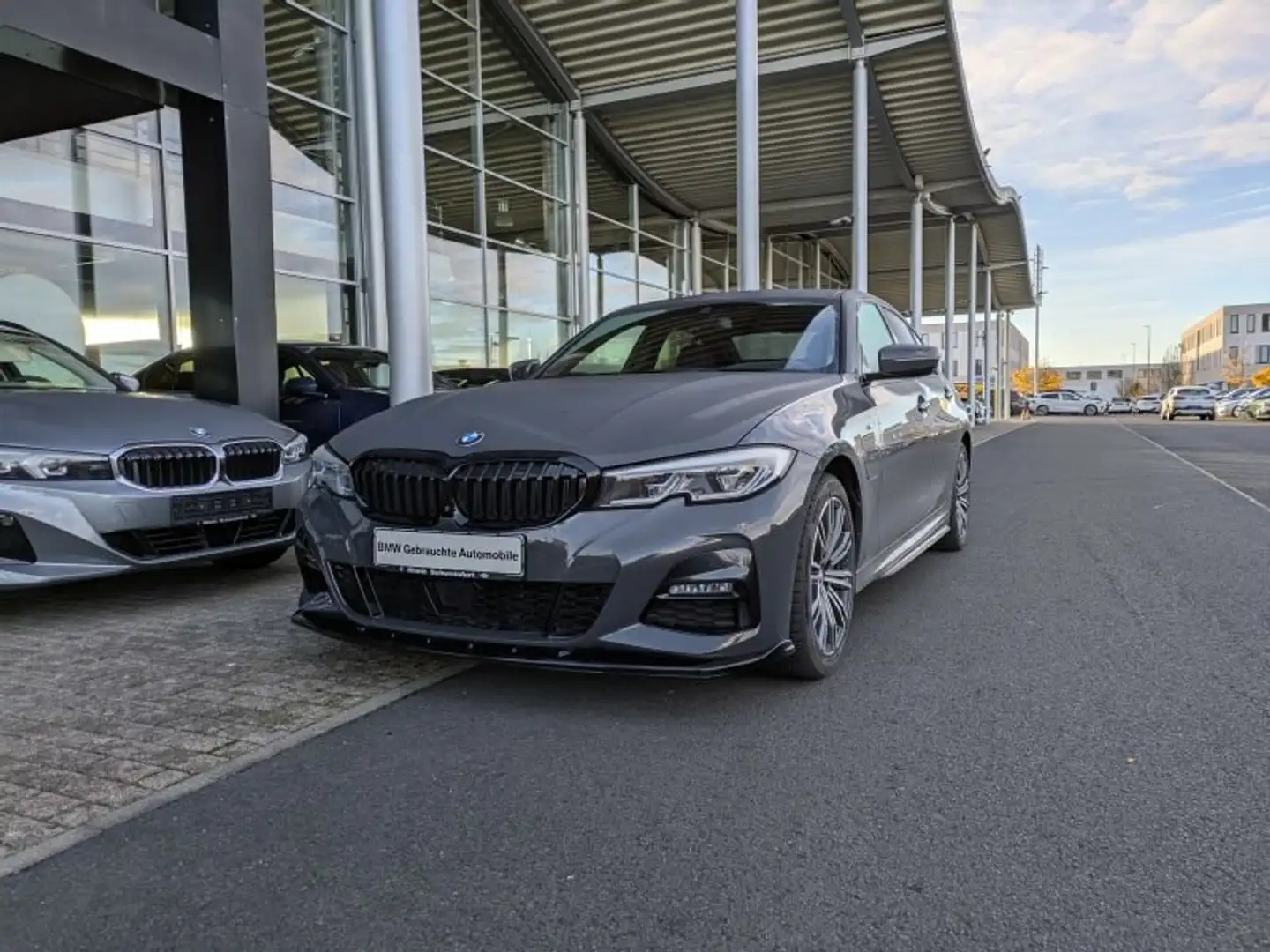 BMW 330 e Lim. M Sport Laser. H&K. HeadUp. Driv.Ass. Gris - 2