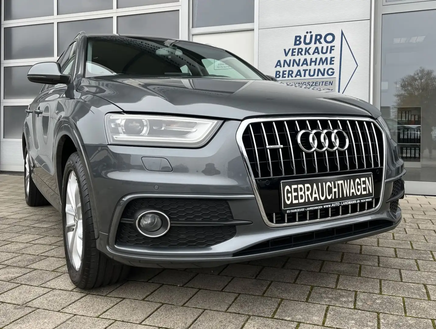 Audi Q3 2.0 TDI quattro S-Line NAV KAM BI-XENON AHK Grau - 1
