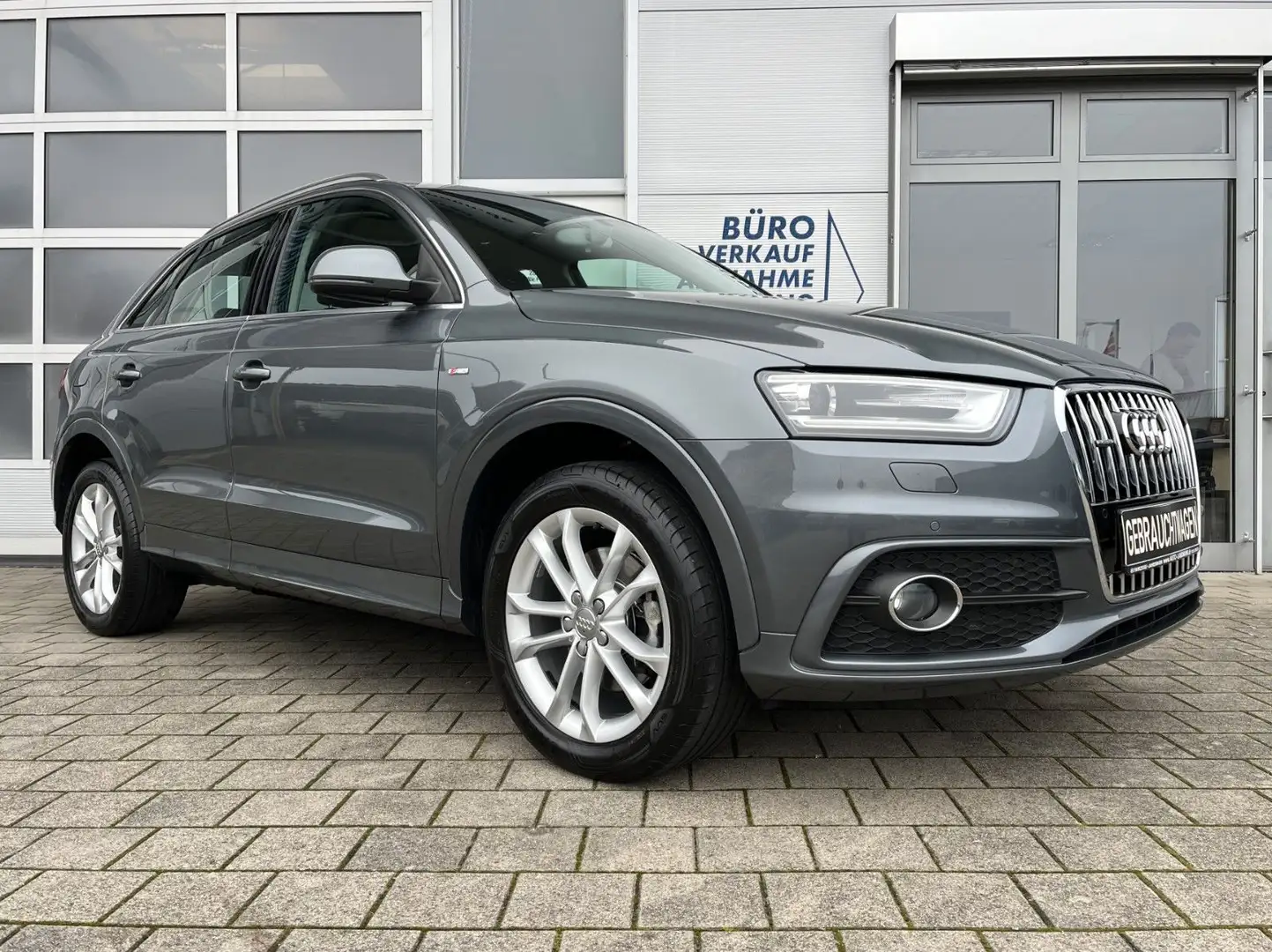 Audi Q3 2.0 TDI quattro S-Line NAV KAM BI-XENON AHK Grau - 2