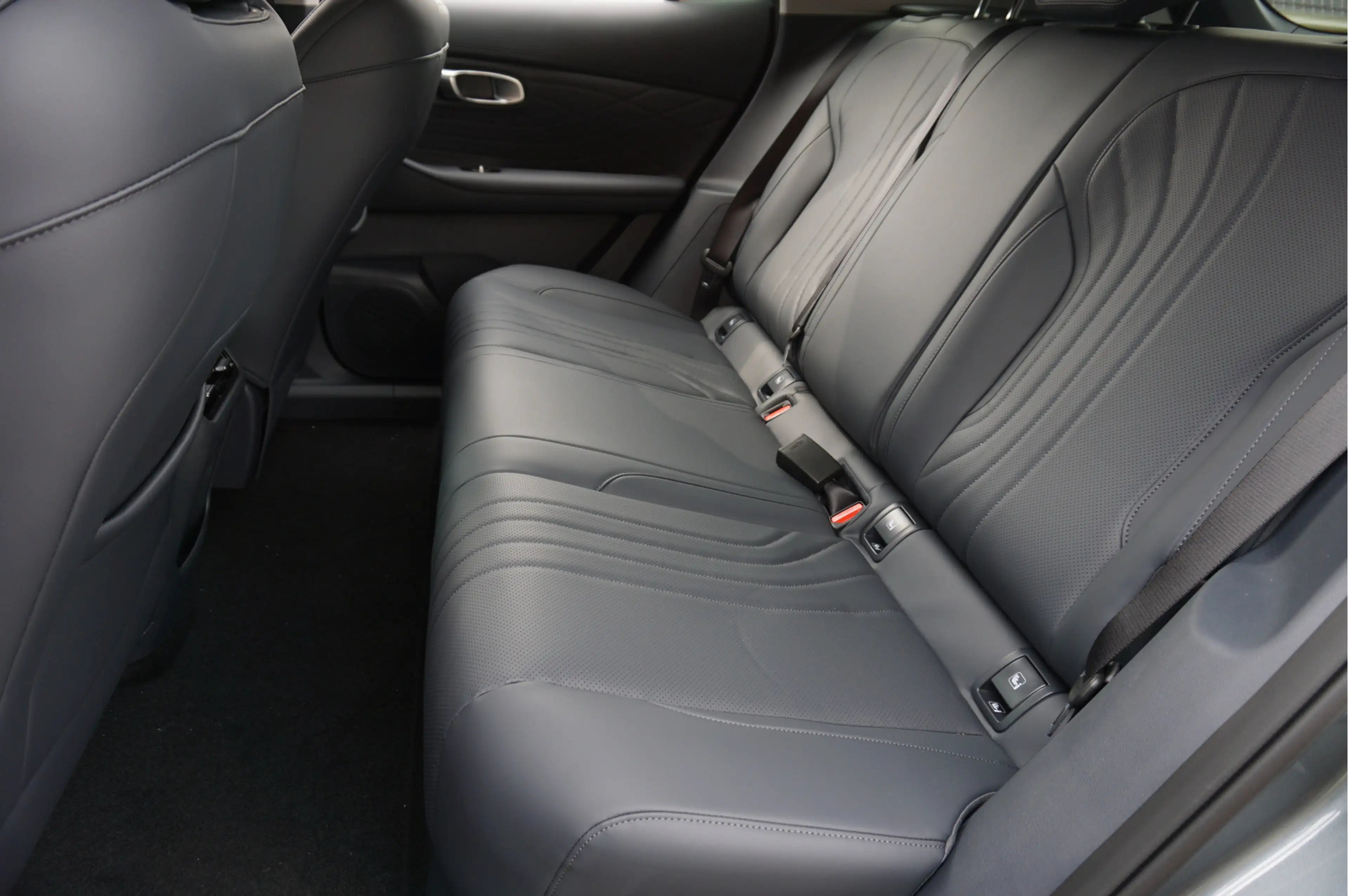 Geely Starray EM-i 1.5 Pro 83Km elektrisch All-in prijs: direct wegri — photo 9