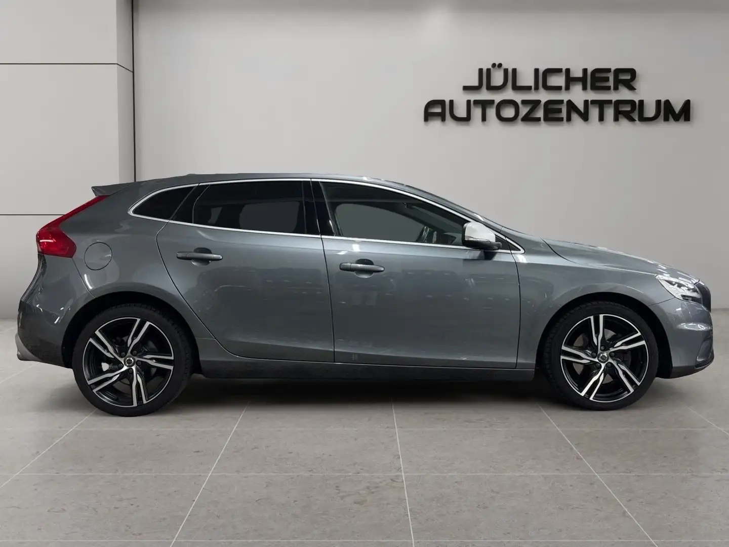 Volvo V40 Momentum, Guter Zustand, Kein Wartungsstau Grau - 2