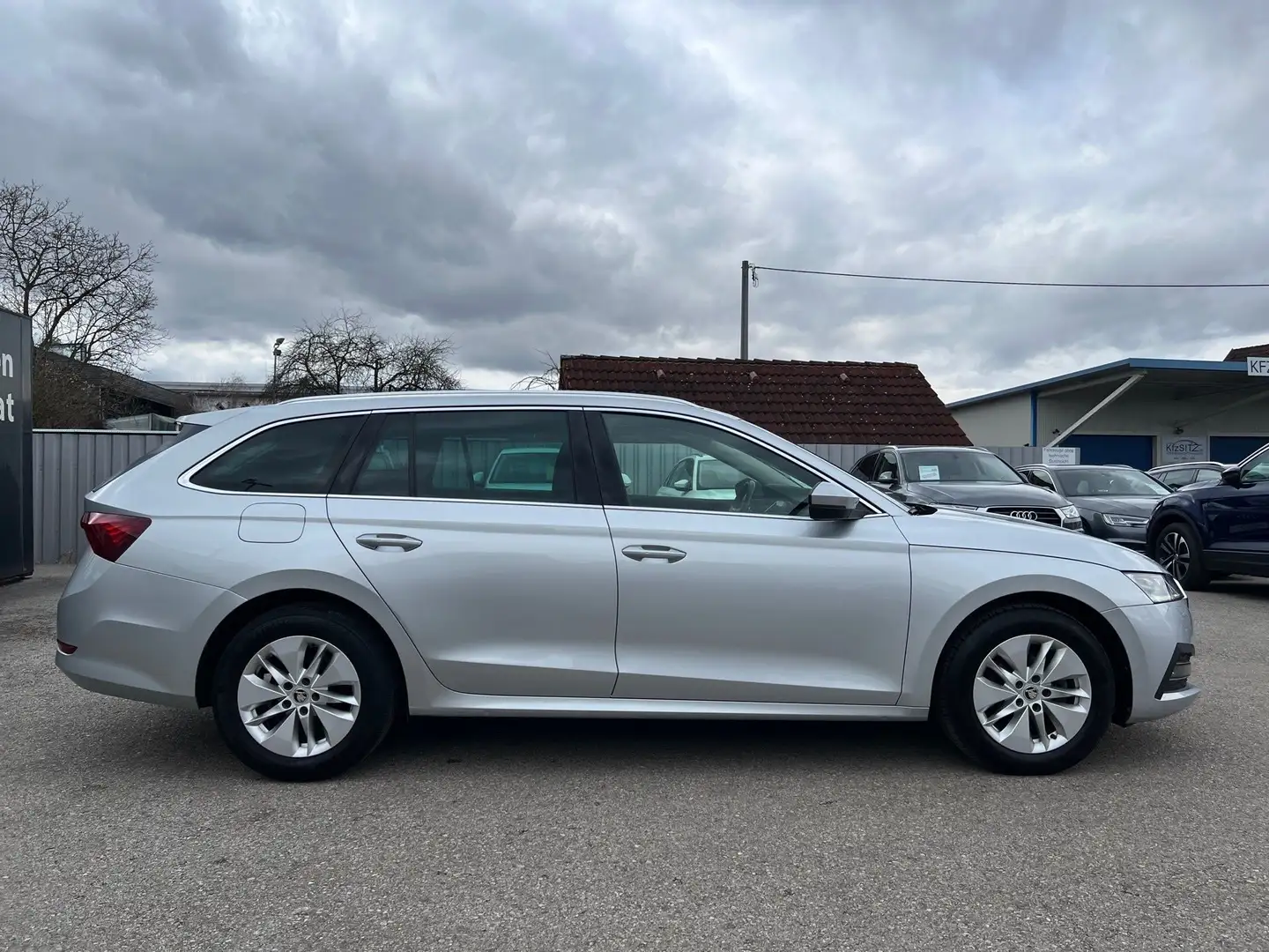 Skoda Octavia Combi 2,0 TDI Business | AHK*VOLL-LED Argent - 2