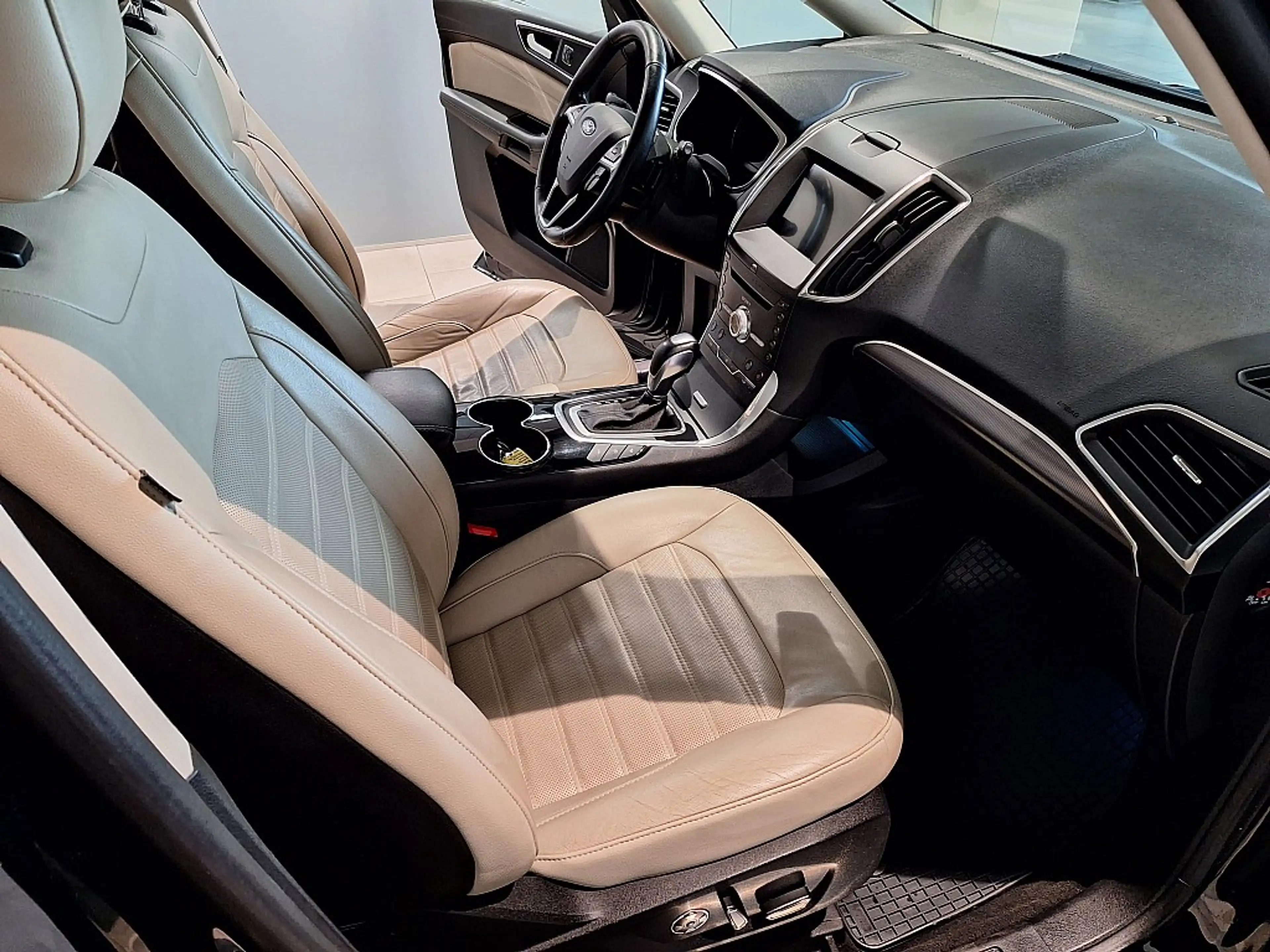 Ford Galaxy 2,0 TDCi AWD Titanium Start/Stop Powershift Tit... — photo 11