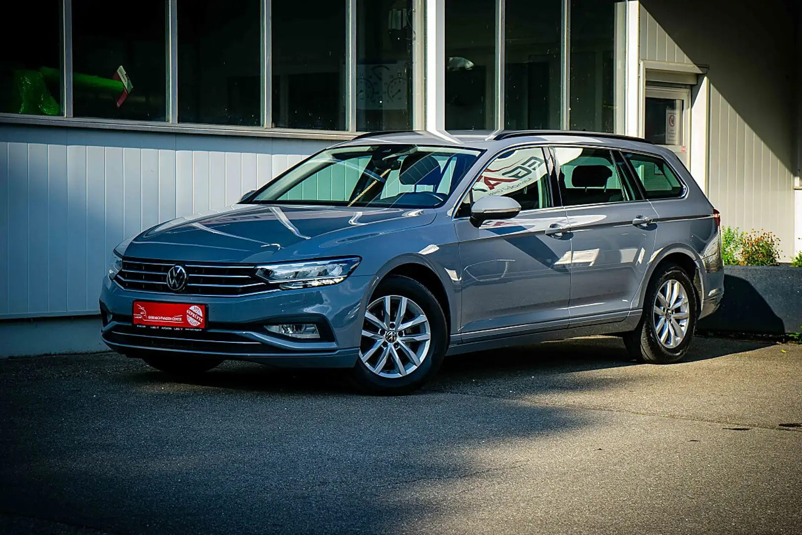 Volkswagen Passat Variant Business 2,0 SCR TDI DSG *LED*NAVI*KAMERA* Grau - 2