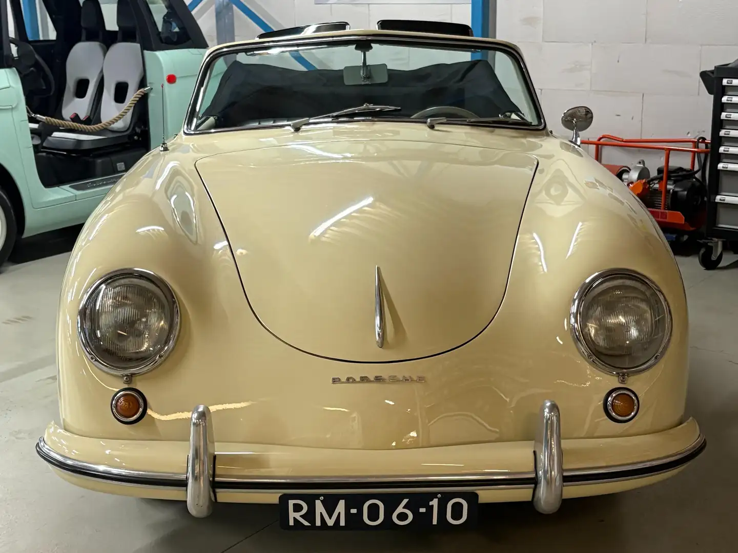 Porsche 356 Pre-A Knickscheibe 1.500 Cabriolet Бежевий - 2