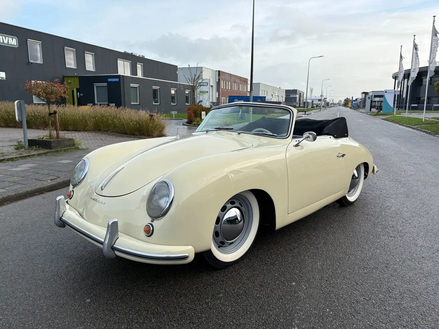 Porsche 356 Pre-A Knickscheibe 1.500 Cabriolet Beige - 1