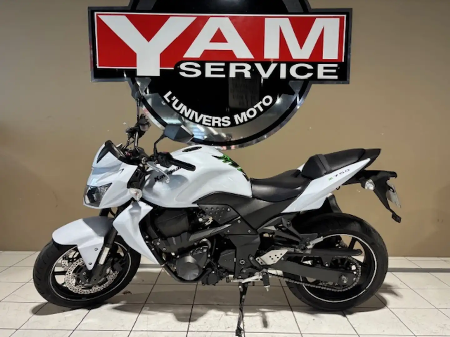 Kawasaki Z 750 Alb - 1