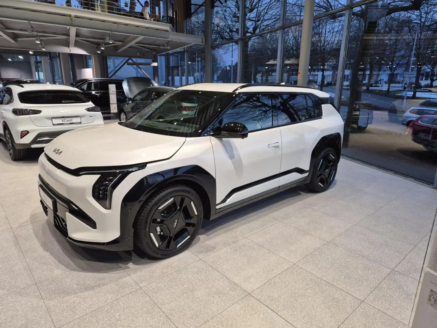 Kia EV3 AIR *Bestellfahrzeug* in Ludwigsburg bei Auto Haas Weiß - 2