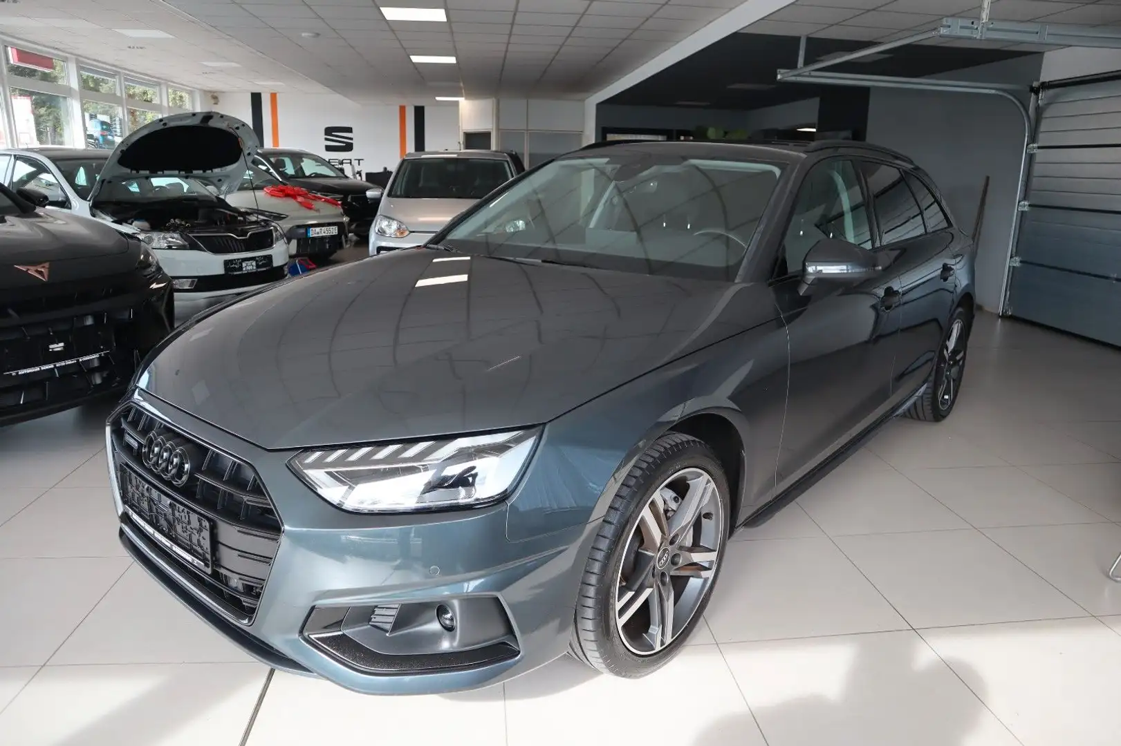 Audi A4 Avant 40 TDI quattro/ACC/LED/AHK/NAVI Grau - 1
