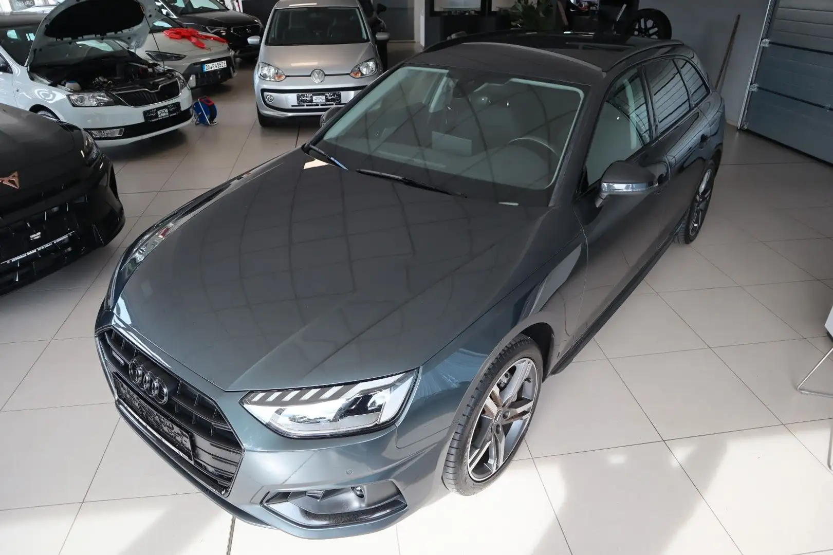 Audi A4 Avant 40 TDI quattro/ACC/LED/AHK/NAVI Grau - 2