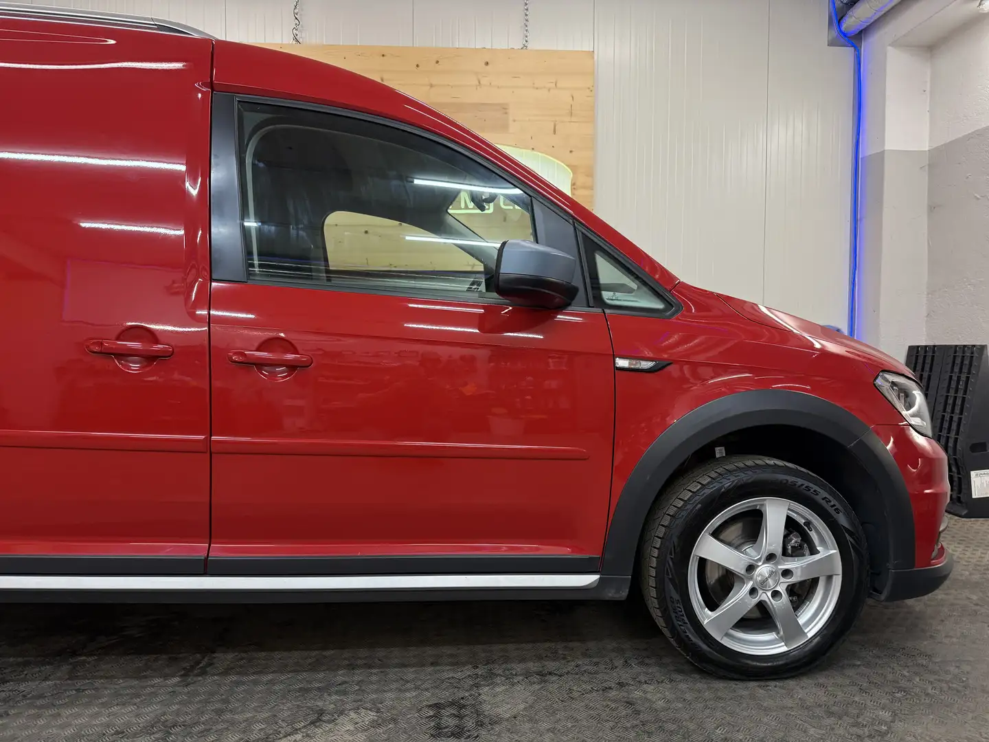 Volkswagen Caddy Caddy Alltrack 2,0 TDI 4Motion Alltrack Rot - 1