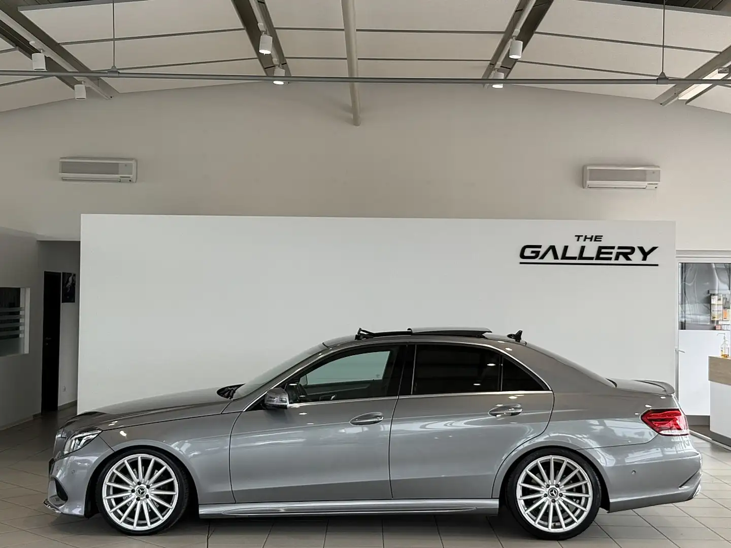 Mercedes-Benz E 220 BlueTEC BlueEfficiency Edition *AMG-Line*Panorama Argent - 1