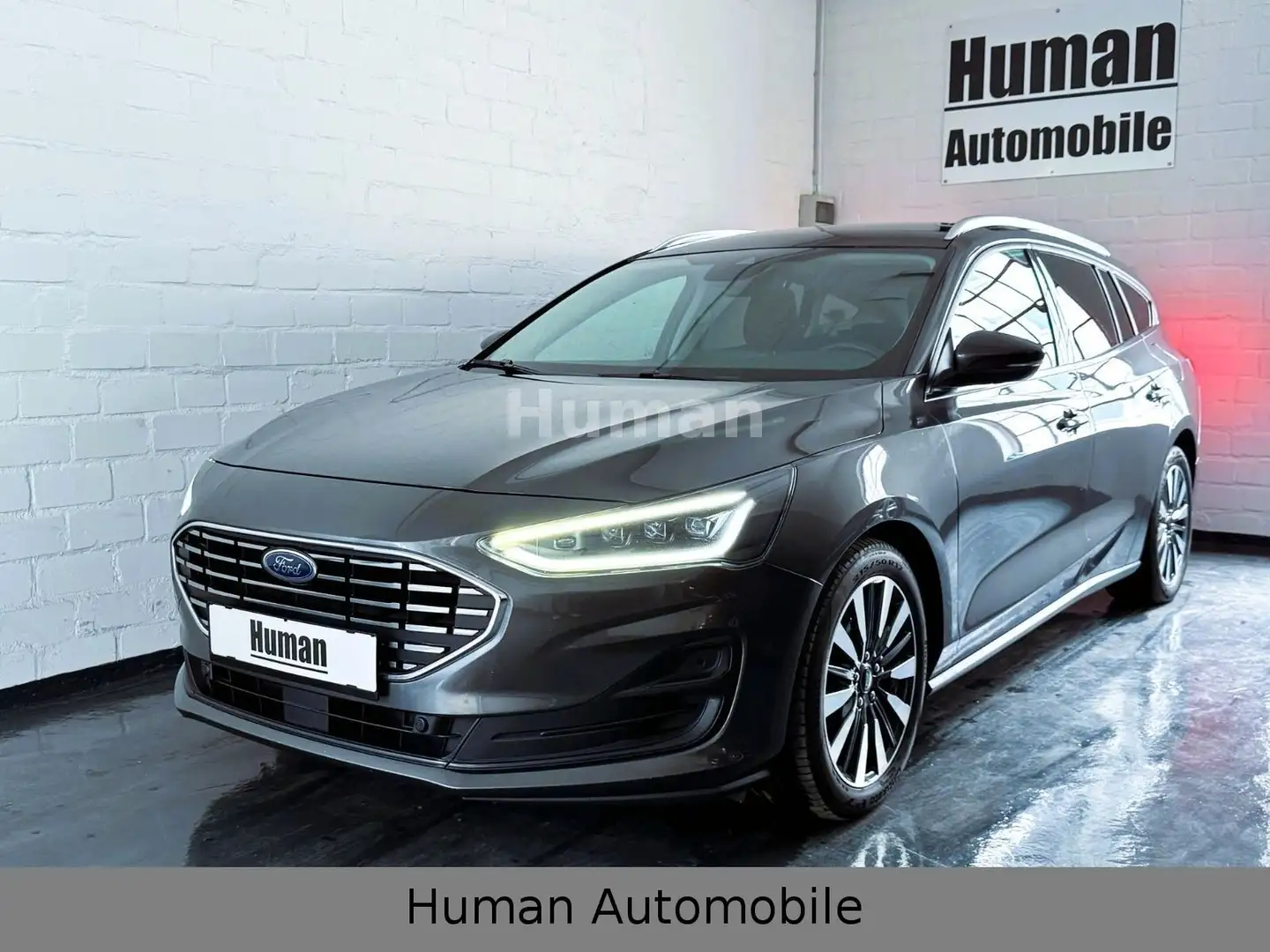 Ford Focus Turnier Titanium X Aut. Pano/LED/Navi 13,2" Grau - 1