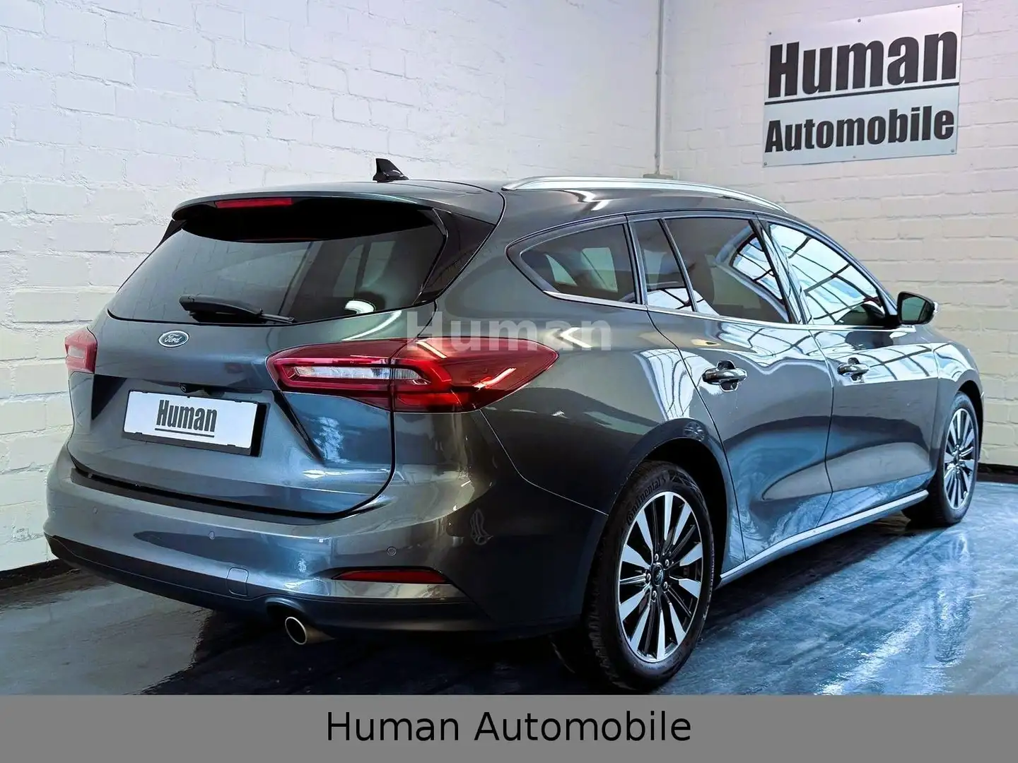 Ford Focus Turnier Titanium X Aut. Pano/LED/Navi 13,2" Grau - 2