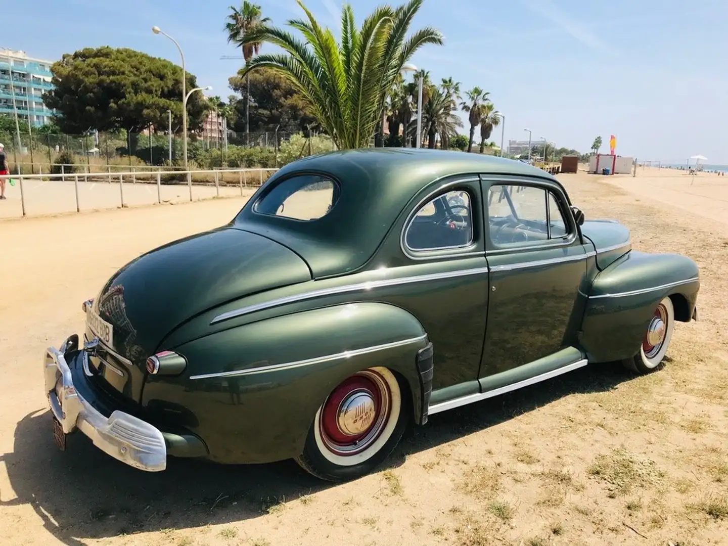 Ford Deluxe Coupe Verde - 1