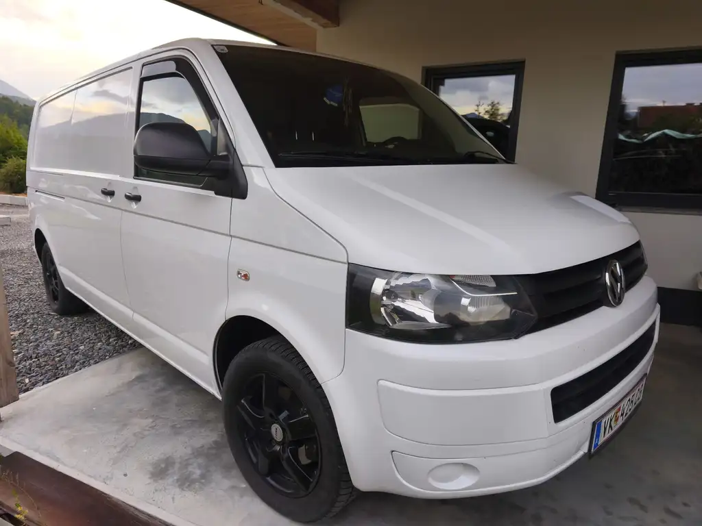 Volkswagen T5 Transporter 2010 из Европы — купить под ключ
