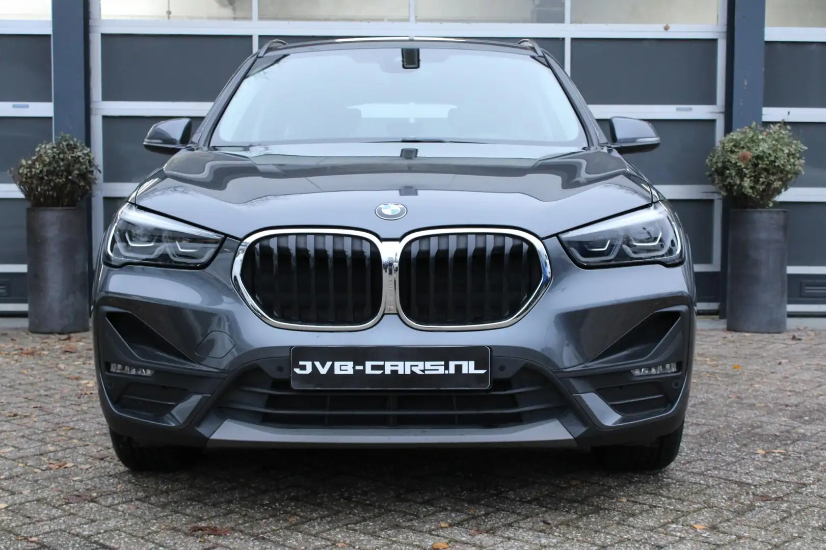 BMW X1 SDrive18i/Leer/Automaat Grijs - 2