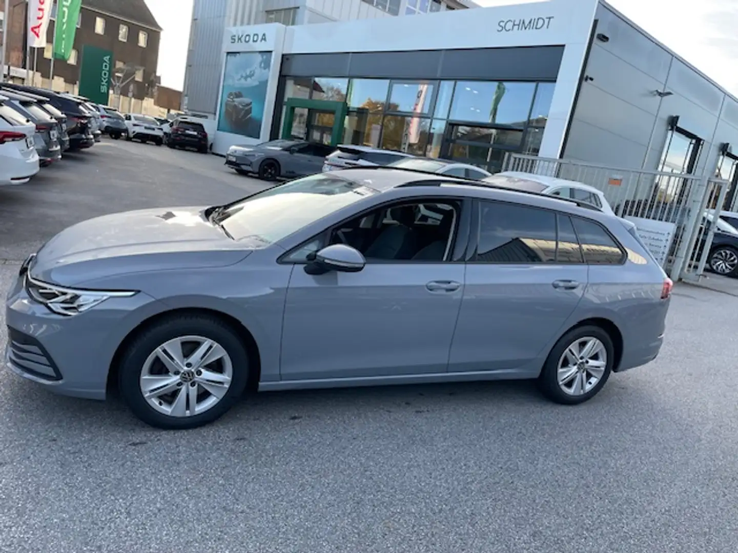 Volkswagen Golf VIII Variant 2.0TDi Life AHK R-Kamera Navi ACC ... Grau - 2