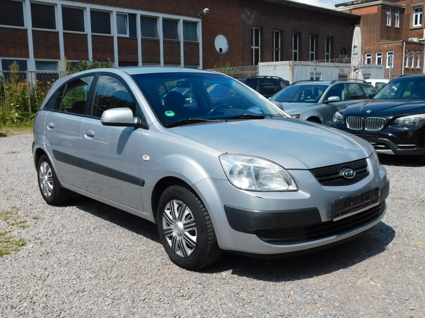 Kia Rio 1.4 EX Basis/TUV.10.2026 Silber - 1