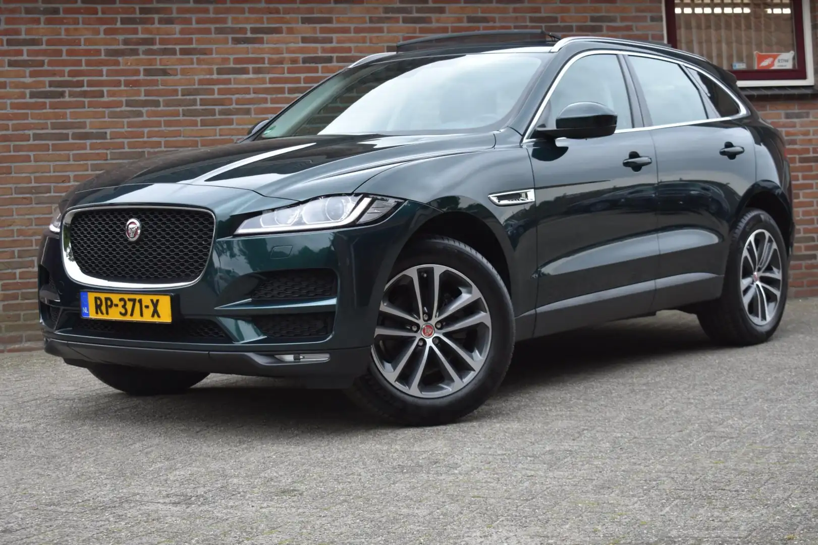Jaguar F-Pace 2.0 Portfolio AWD 20d '18 Pano Leder Navi Clima Xe Verde - 1