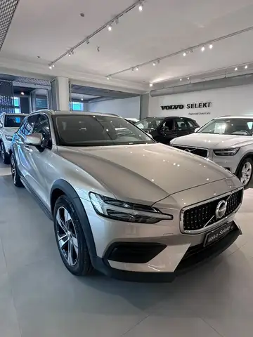 Volvo V60 Cross Country 2.0 b4 Core awd auto