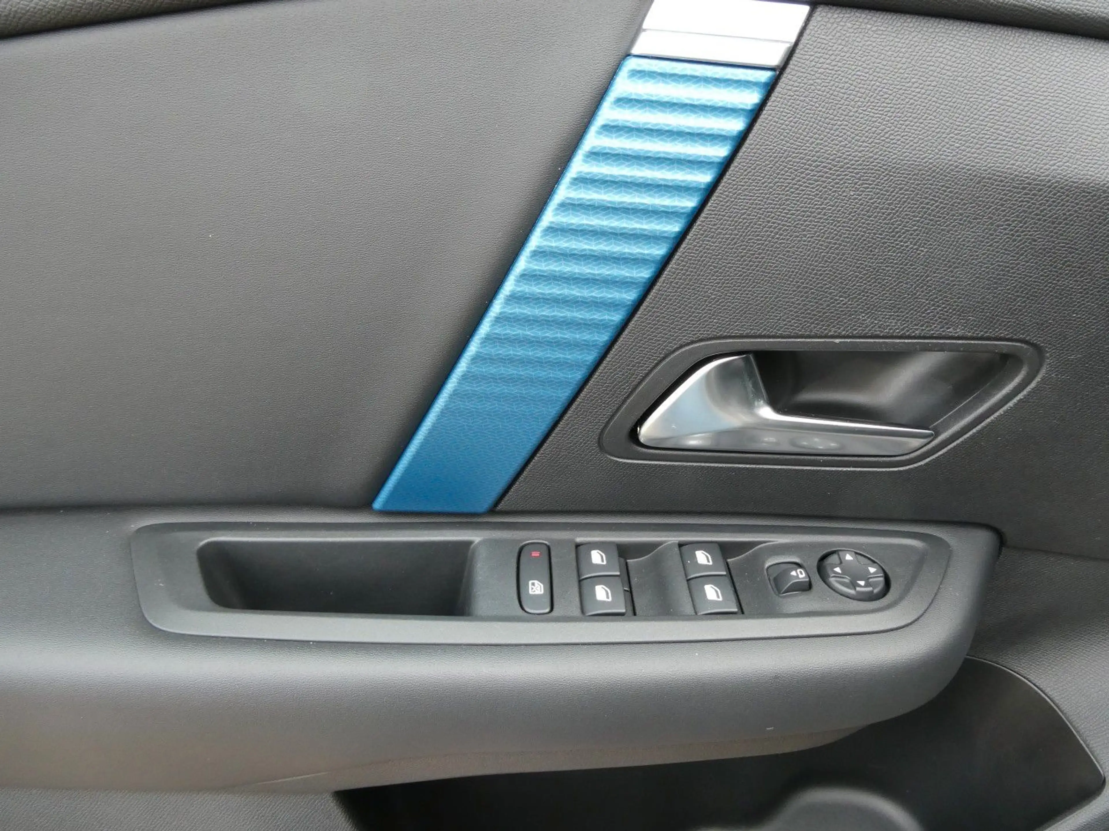 Citroen C4 Lim. ë- Shine — photo 16