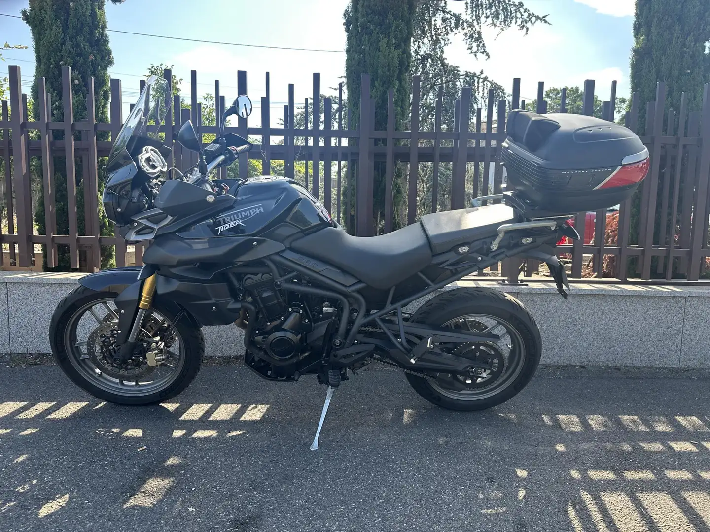Triumph Tiger 800 800 - ECHAPPEMENT ARROW / TOP CASE Noir - 2