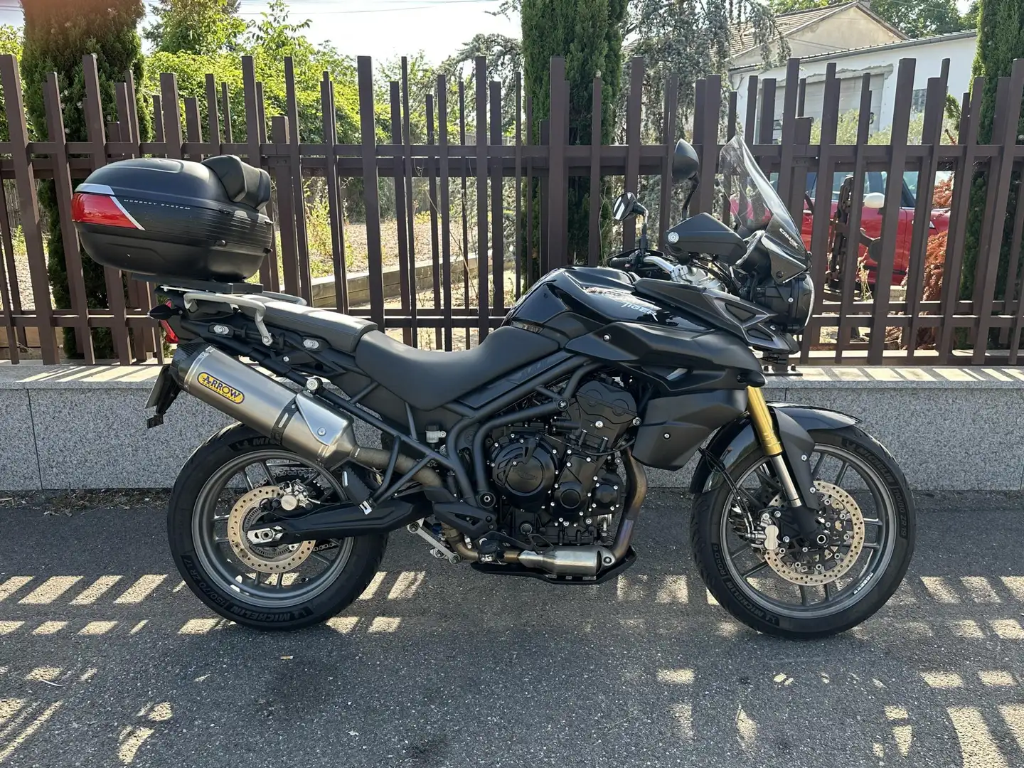 Triumph Tiger 800 800 - ECHAPPEMENT ARROW / TOP CASE Noir - 1