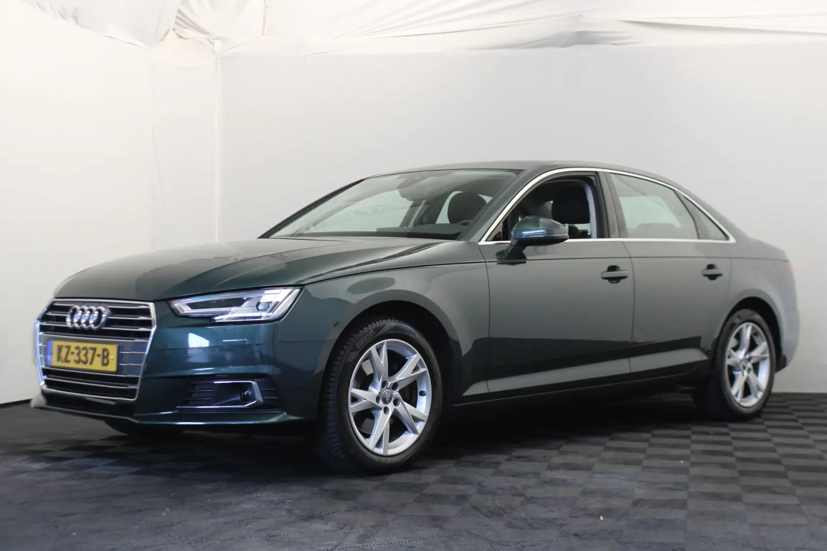 Audi A4 Limousine 1.4 TFSI Lease Edition Groen - 1