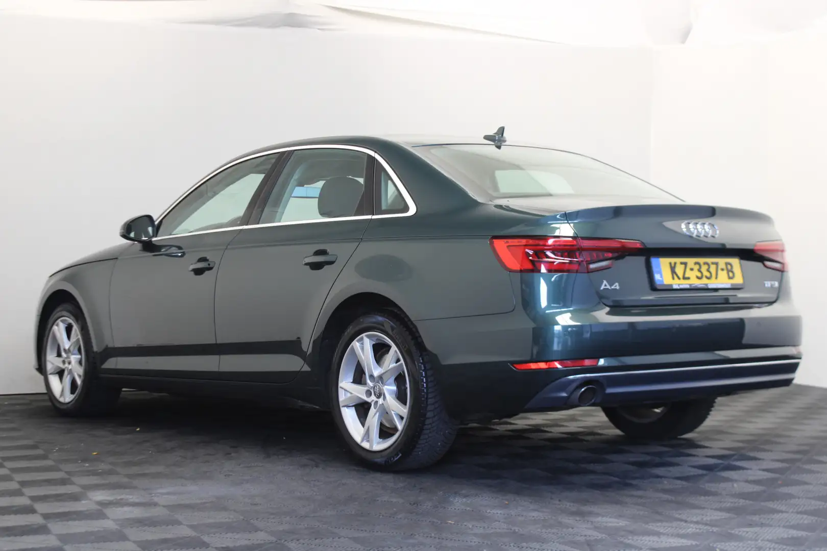 Audi A4 Limousine 1.4 TFSI Lease Edition Groen - 2