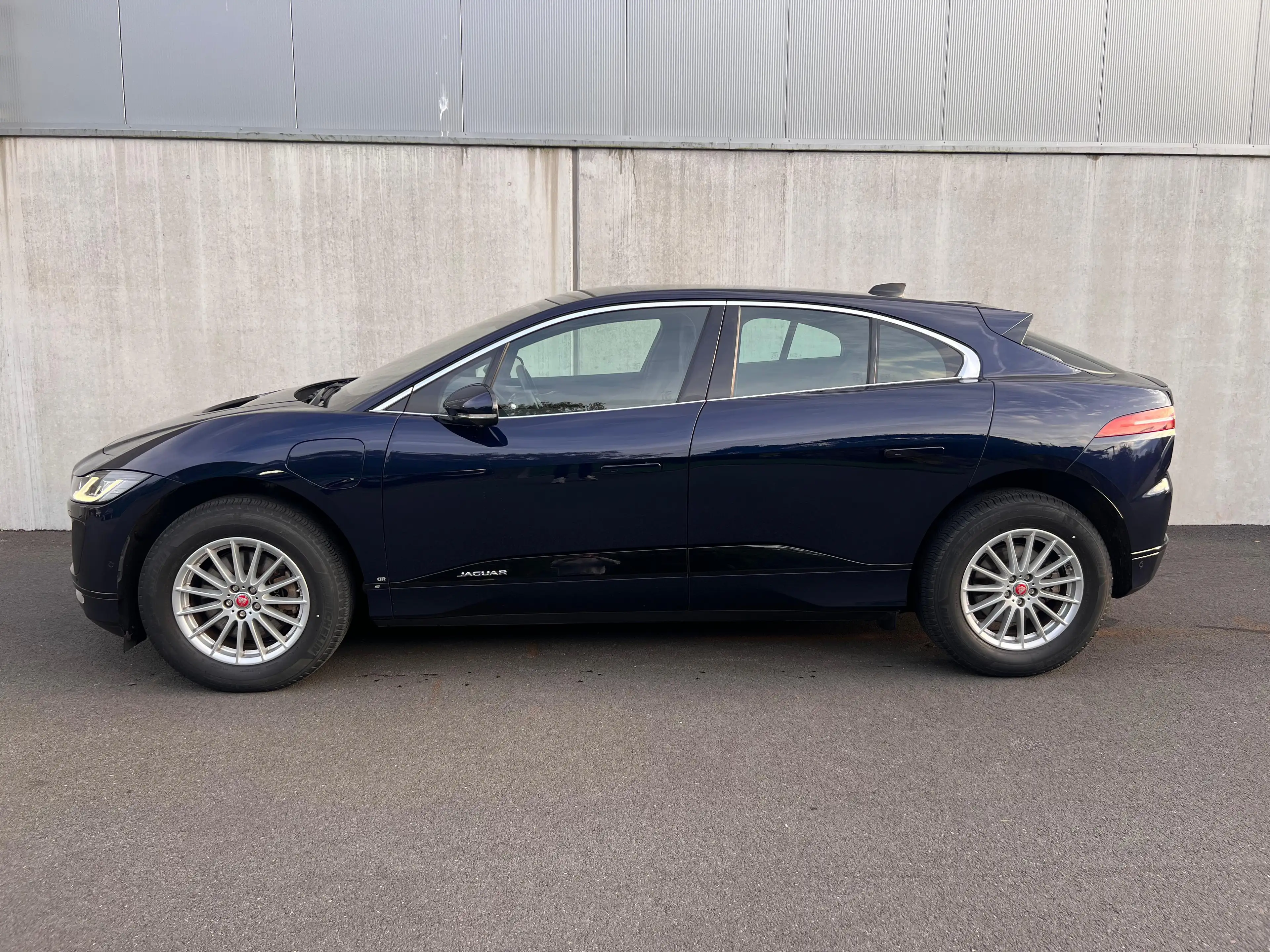 Jaguar I-Pace EV400 AWD — photo 3