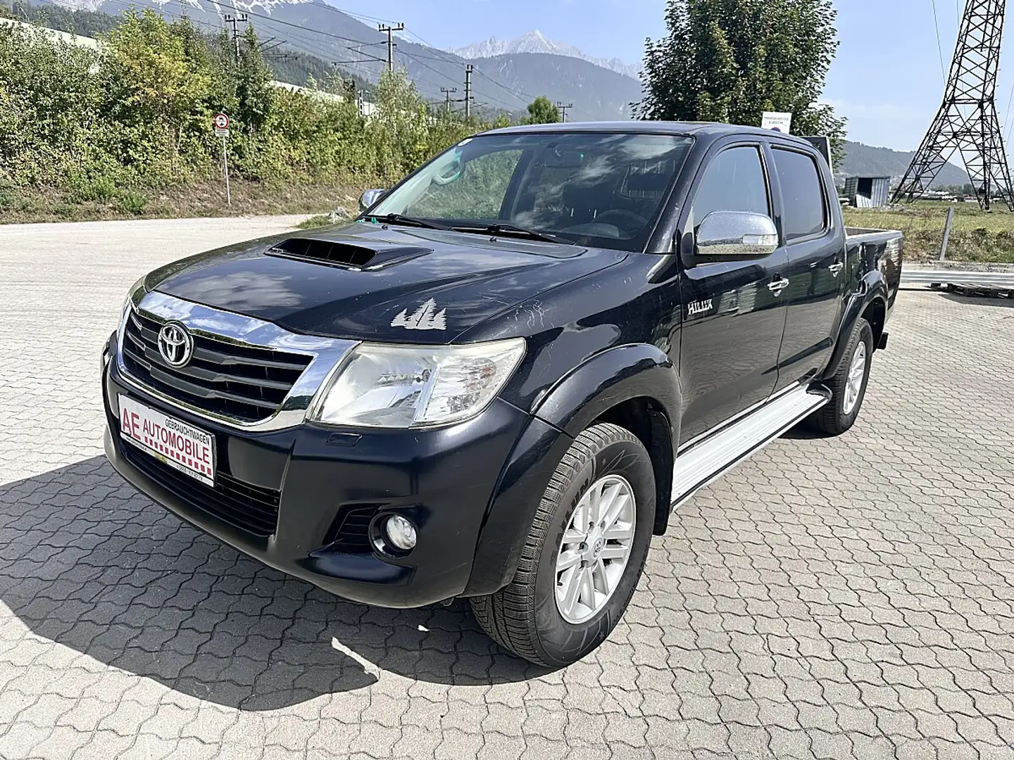 Toyota Hilux Schwarz - 1