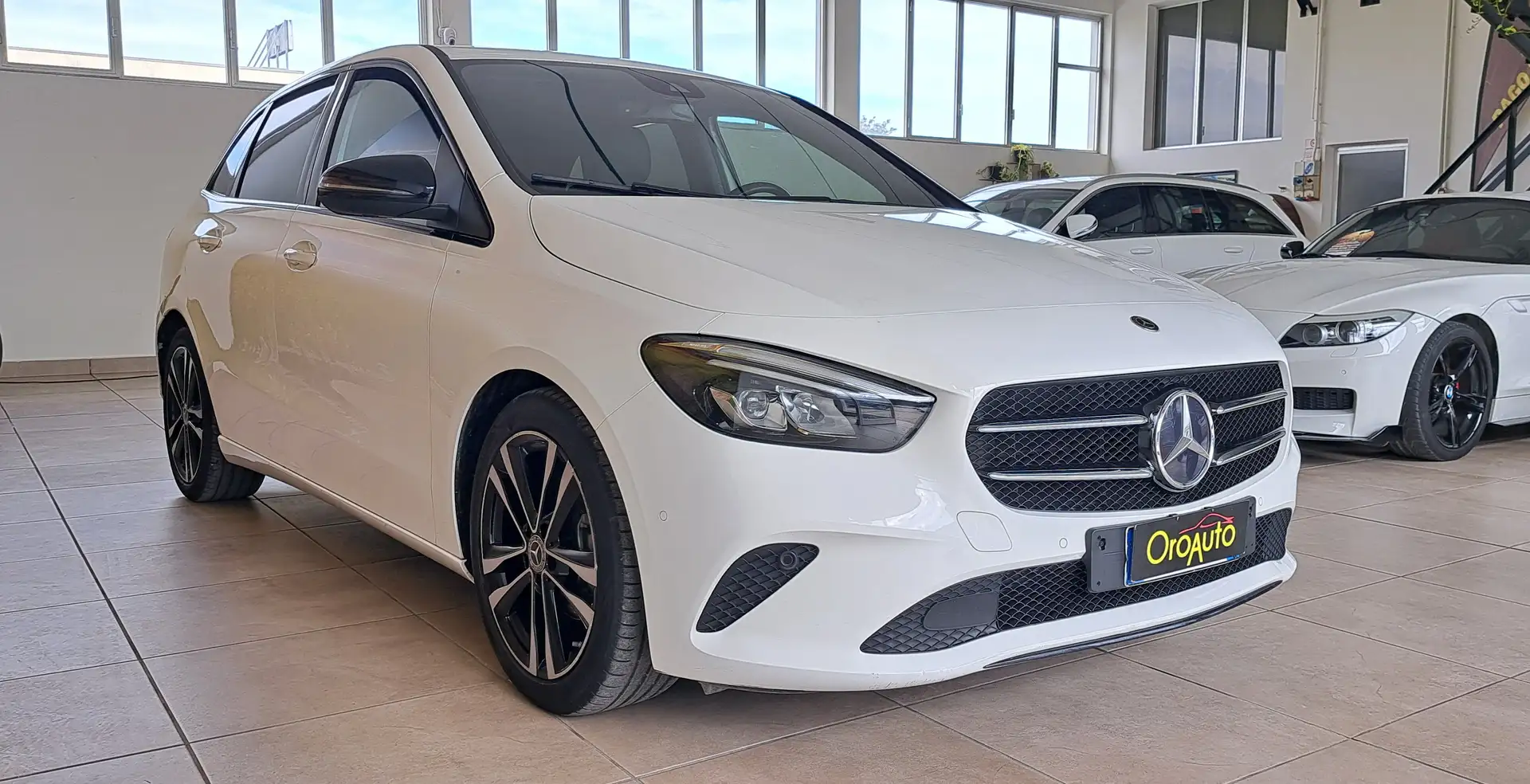 Mercedes-Benz B 180 d Pelle-Navi-Automatica-Pdc-Full Optional-Packluci Bianco - 2