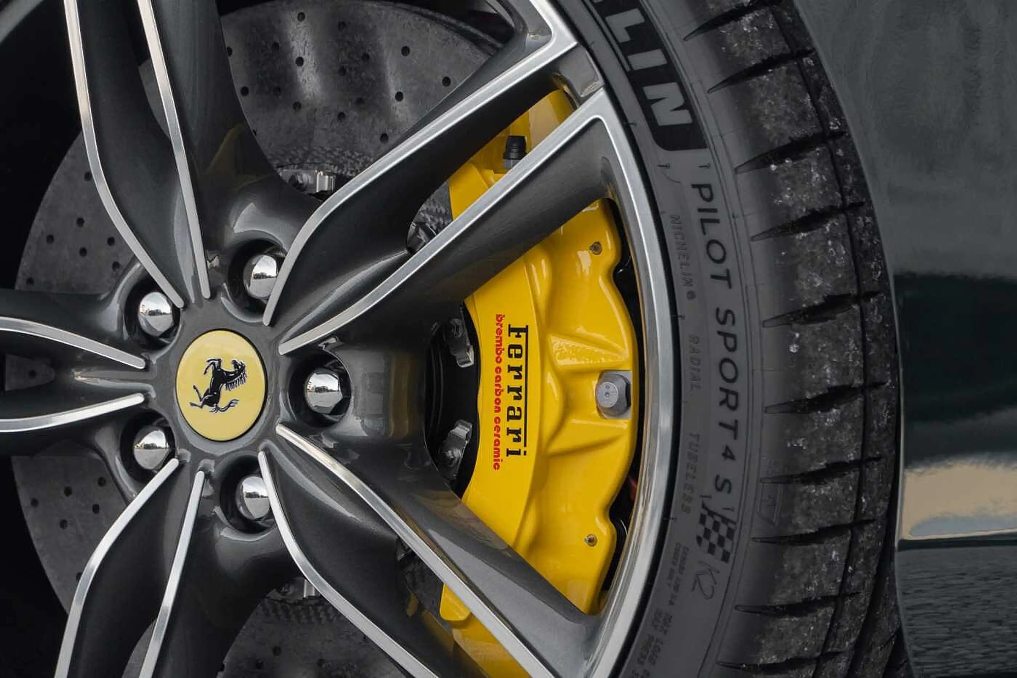 Ferrari Roma Spider Classic Color Verdi Daytona Seats JBL Sound — photo 15