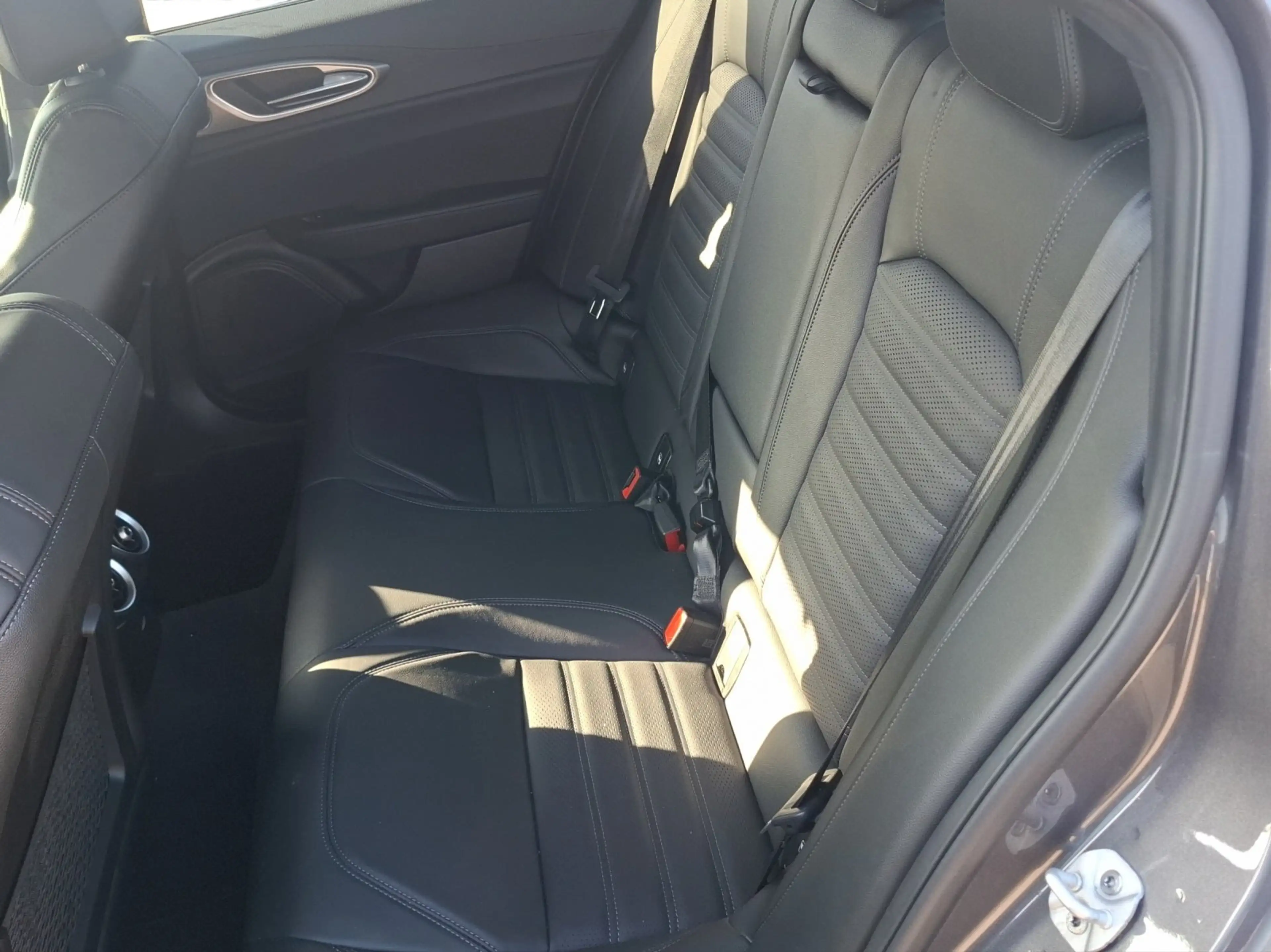 Alfa Romeo Giulia Veloce Q4 2.0 Turbo 16V Kam.+KeyLess+SHZ — photo 13