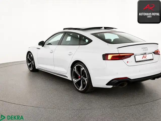 Audi RS5 view 3