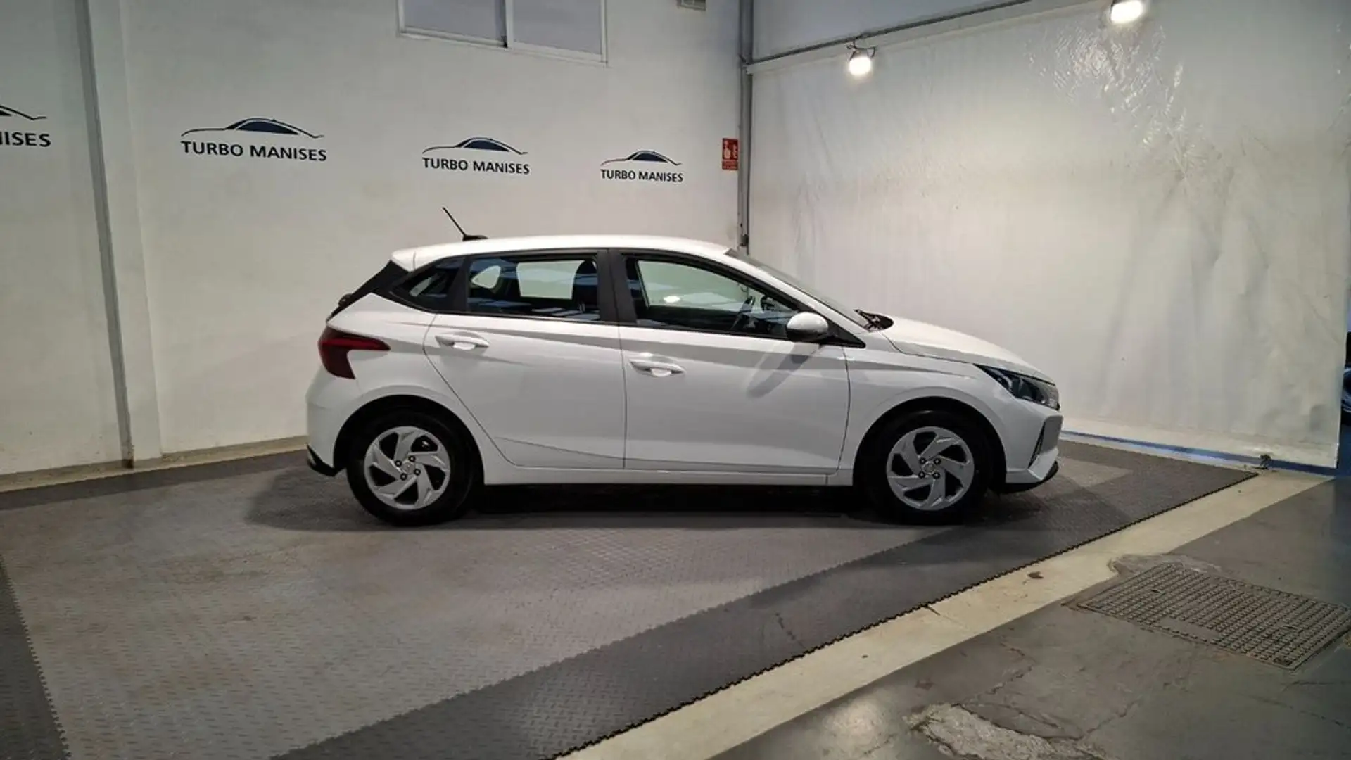 Hyundai i20 1.2 MPI Essence Blanc - 1