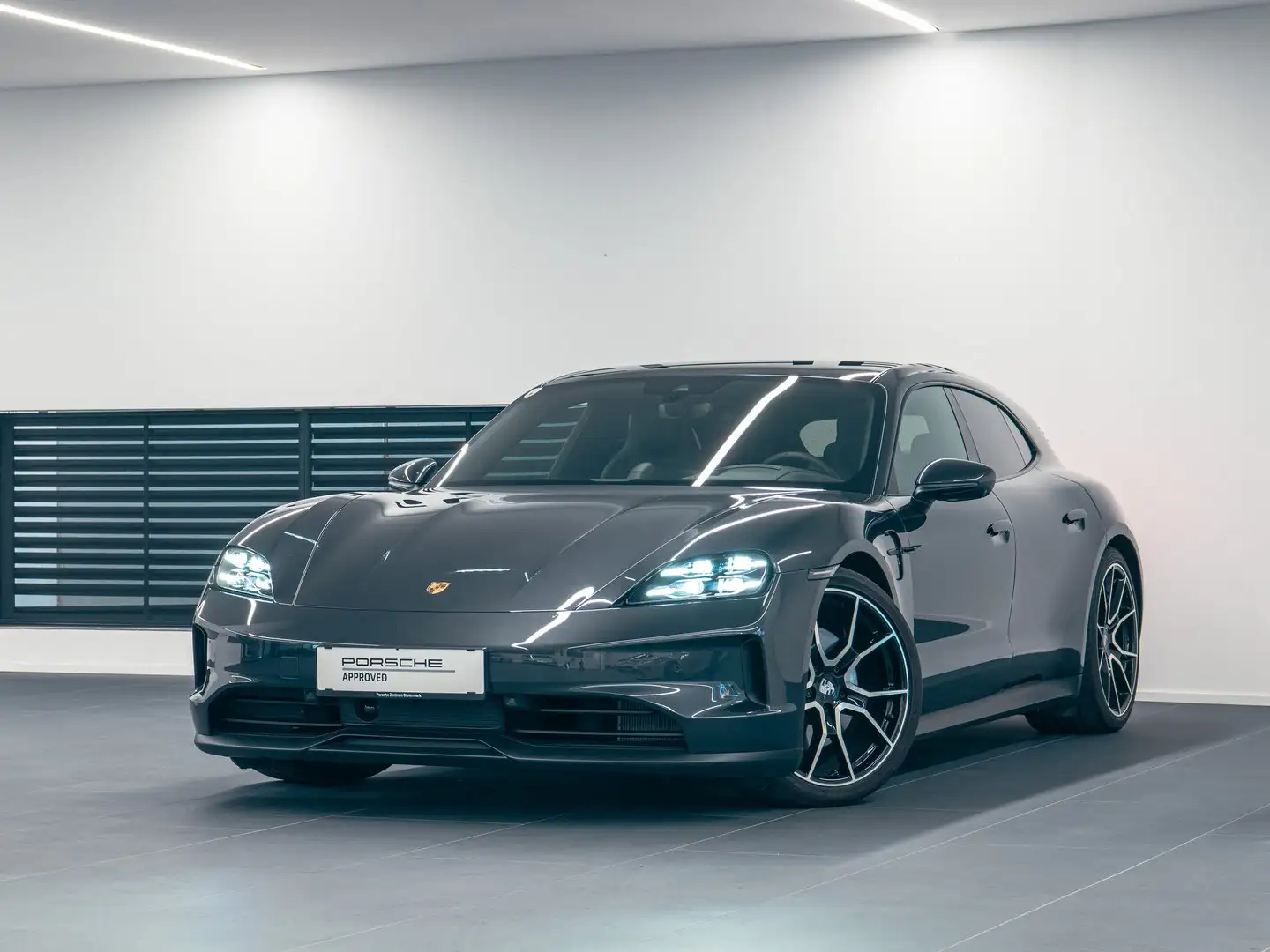 Porsche Taycan Sport Turismo Grau - 1