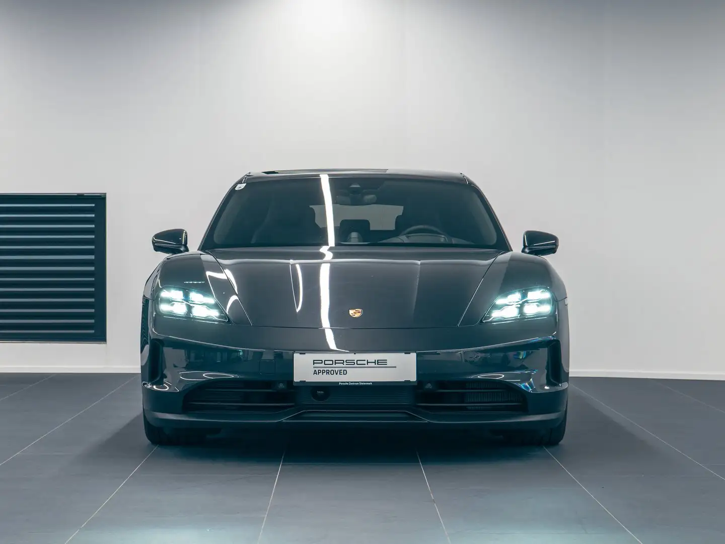 Porsche Taycan Sport Turismo Grau - 2