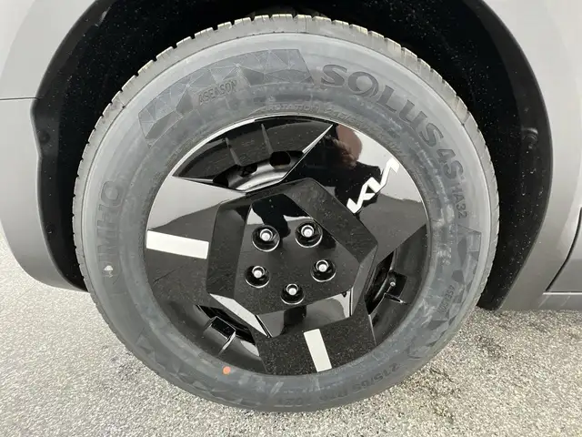 Kia PV5 Cargo view 7