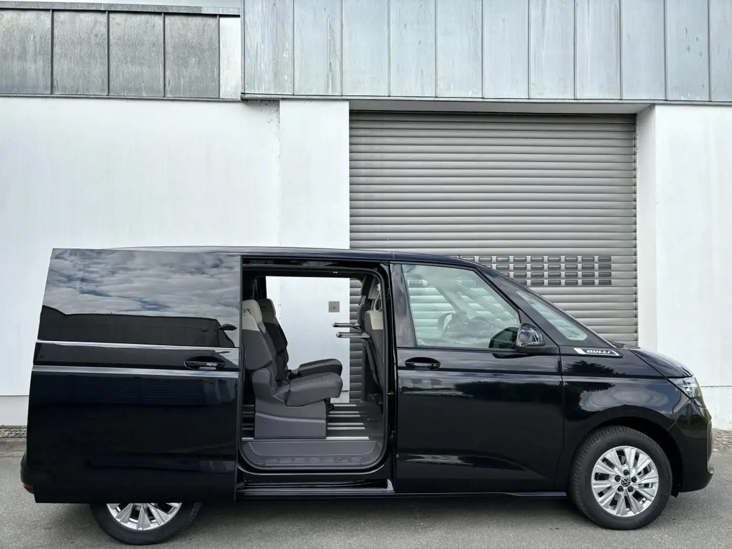 Volkswagen T7 Multivan 2.0 TDI DSG Rückfahrk. Navi Bluetooth Schwarz - 1