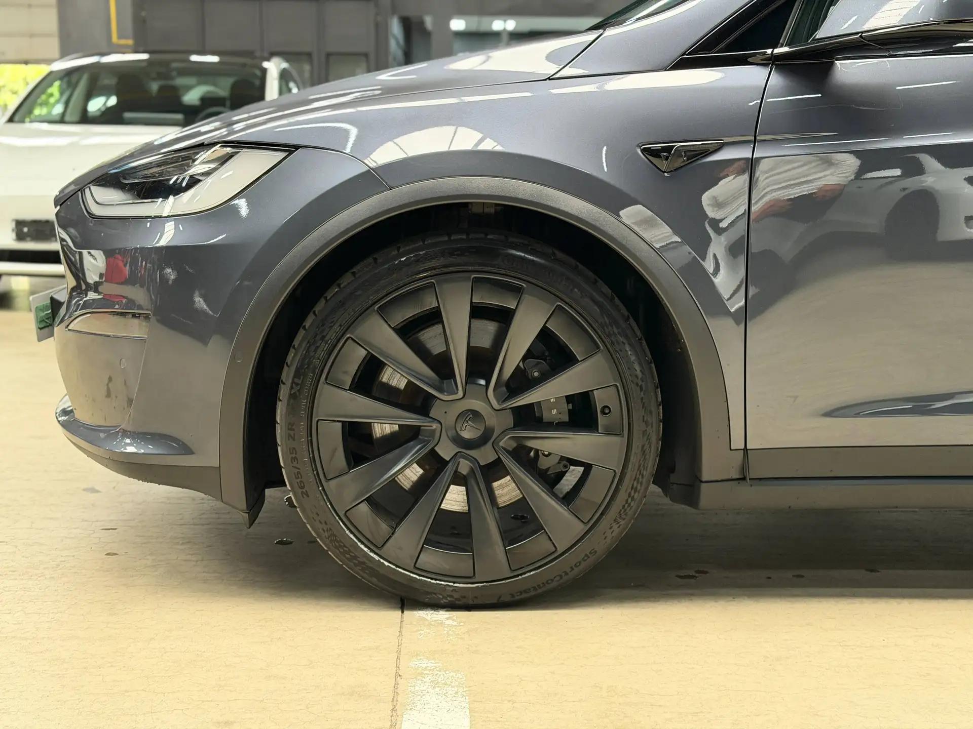 Tesla Model X E 750 kW 2023 건메탈 사진 8