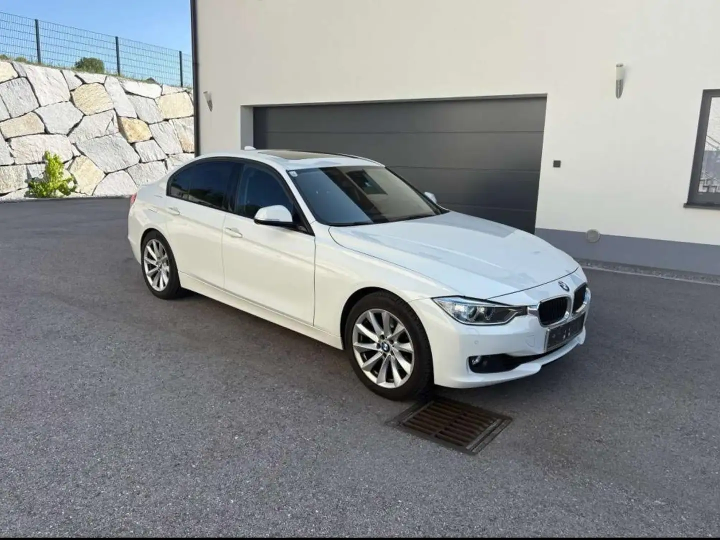 BMW 328 328i xDrive Österreich-Paket Aut. Weiß - 2