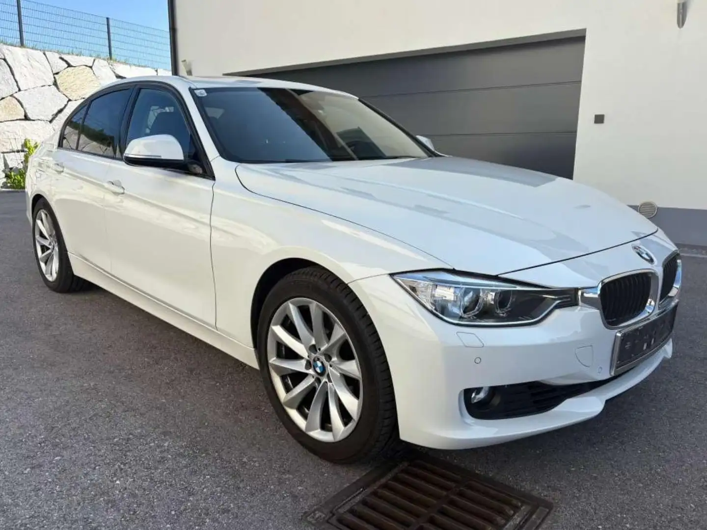 BMW 328 328i xDrive Österreich-Paket Aut. Weiß - 1