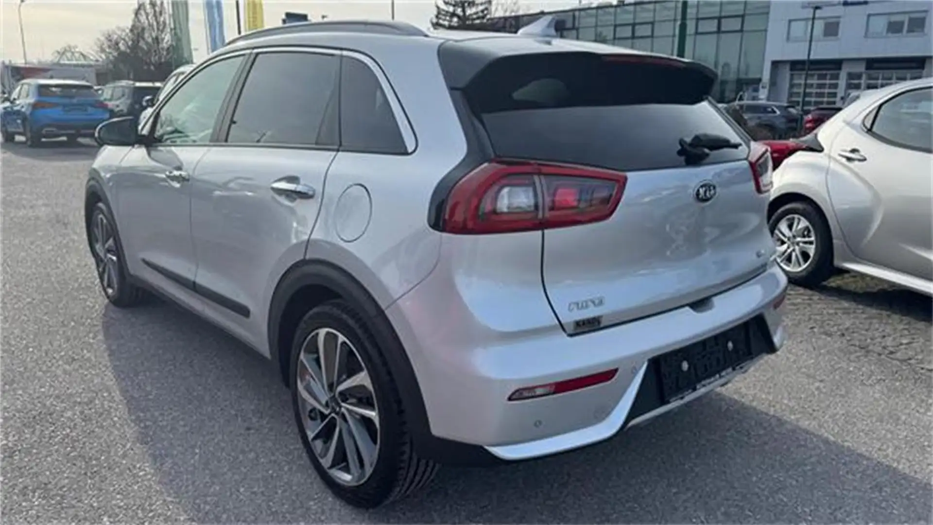 Kia Niro 1,6 GDI Hybrid Platin DCT Silber - 2