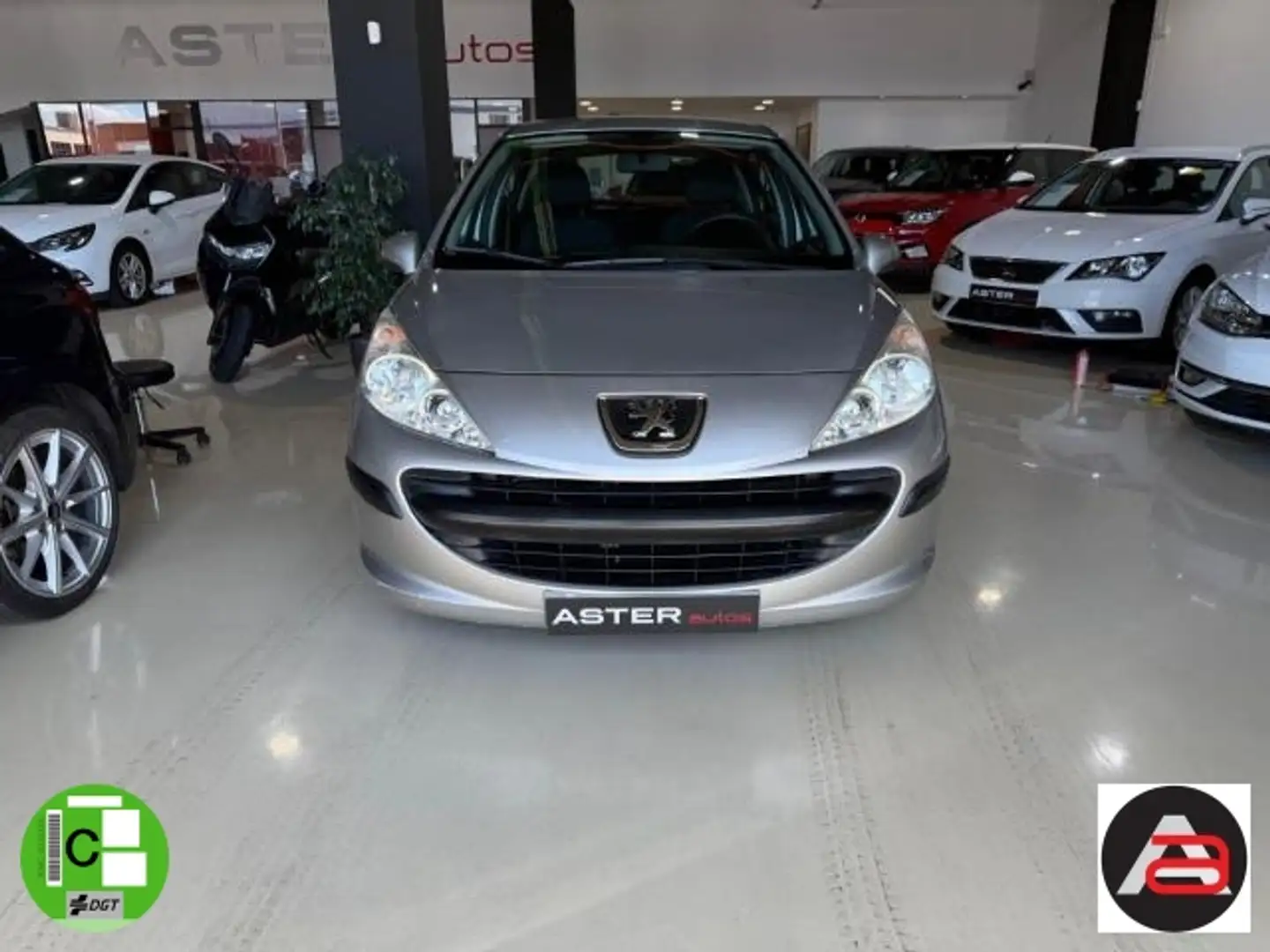 Peugeot 207 1.4i Urban 75 Gris - 2